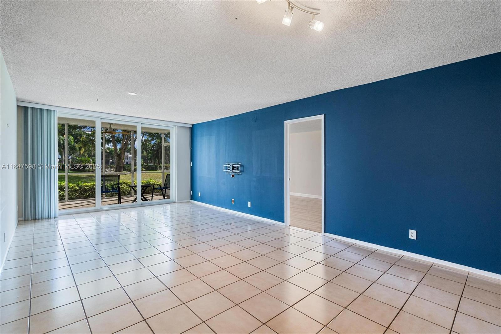 3150 NE 48th Ct 107