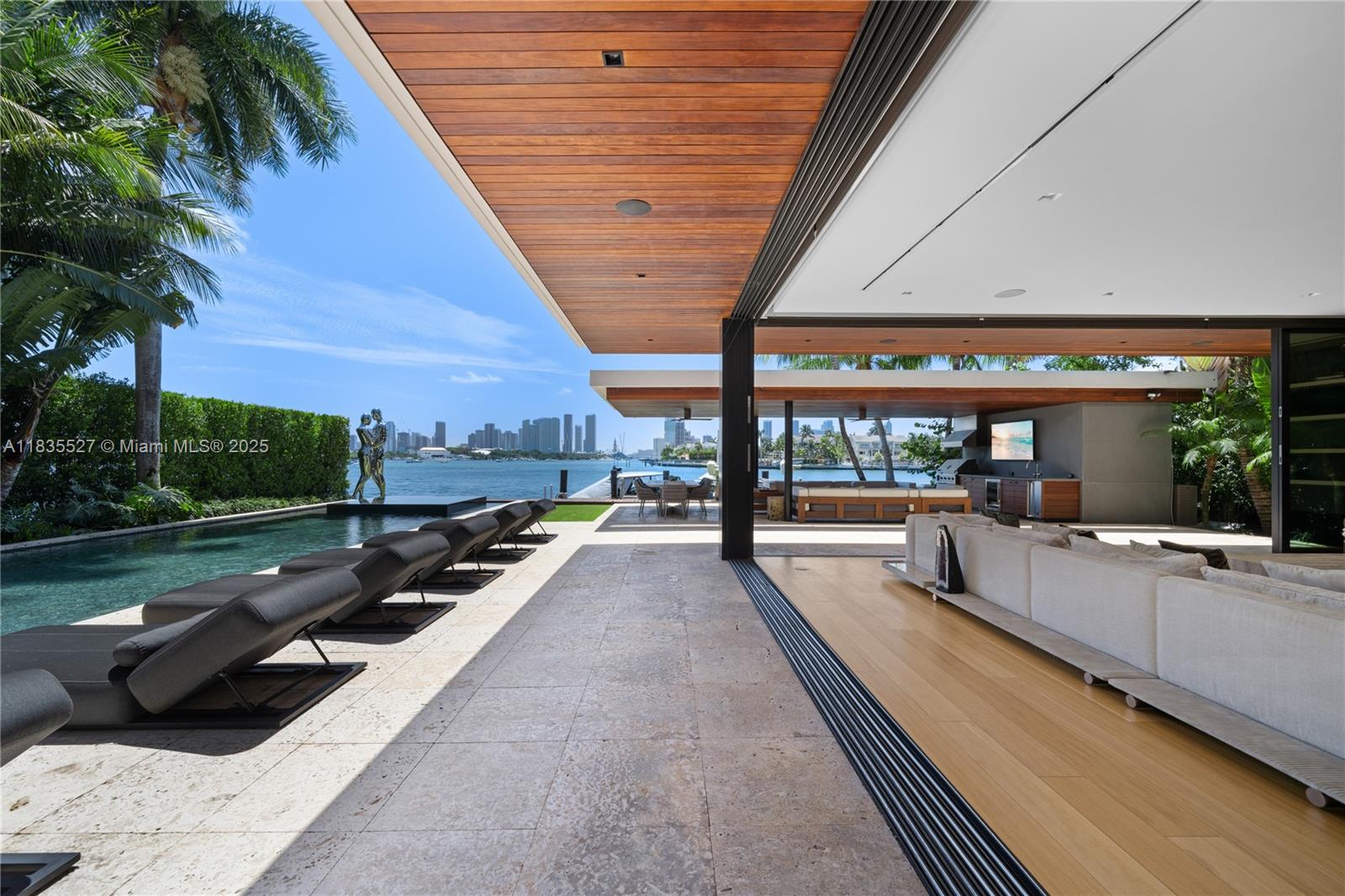 SAN MARINO ISLAND - Residential