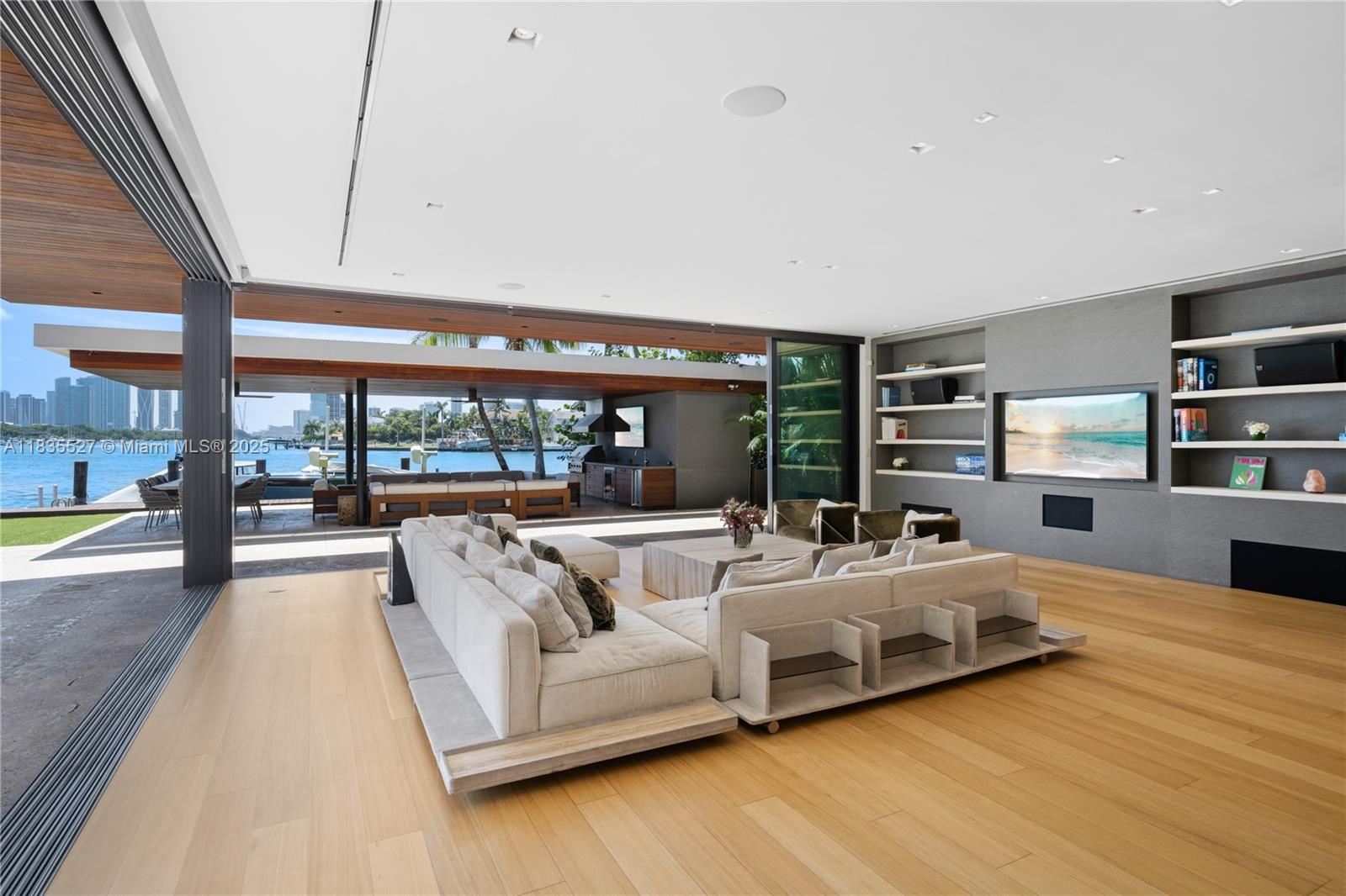 SAN MARINO ISLAND - Residential