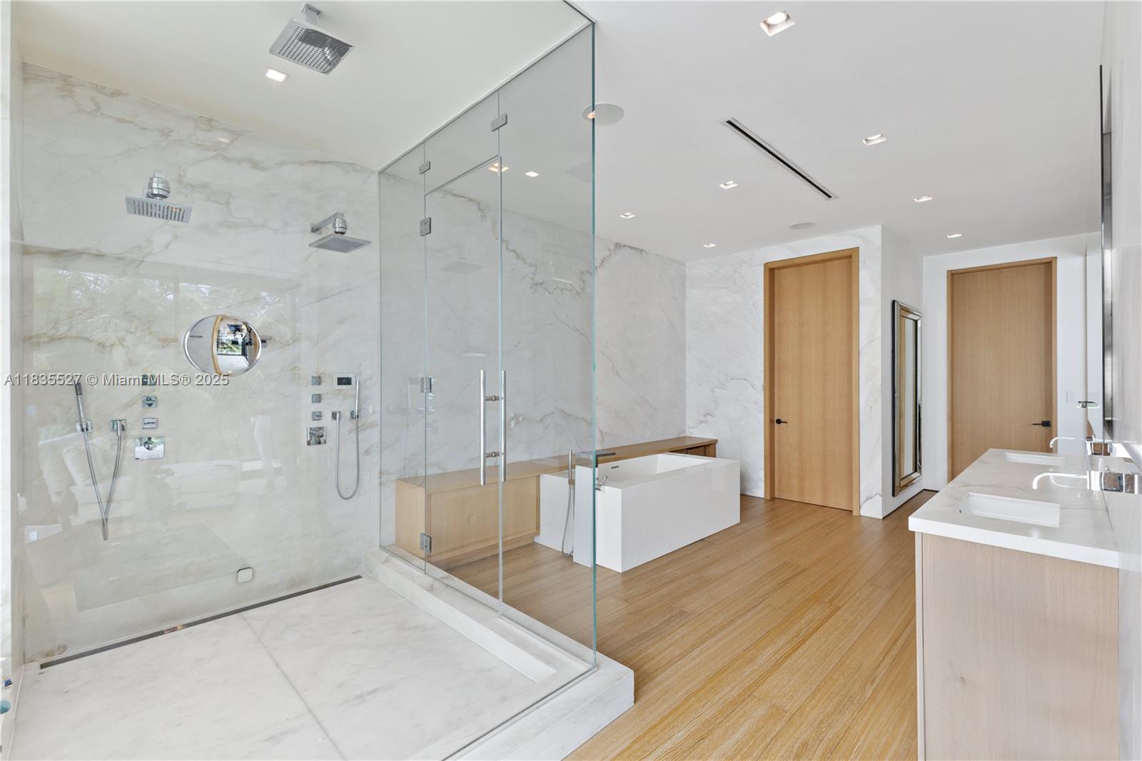 SAN MARINO ISLAND - Residential