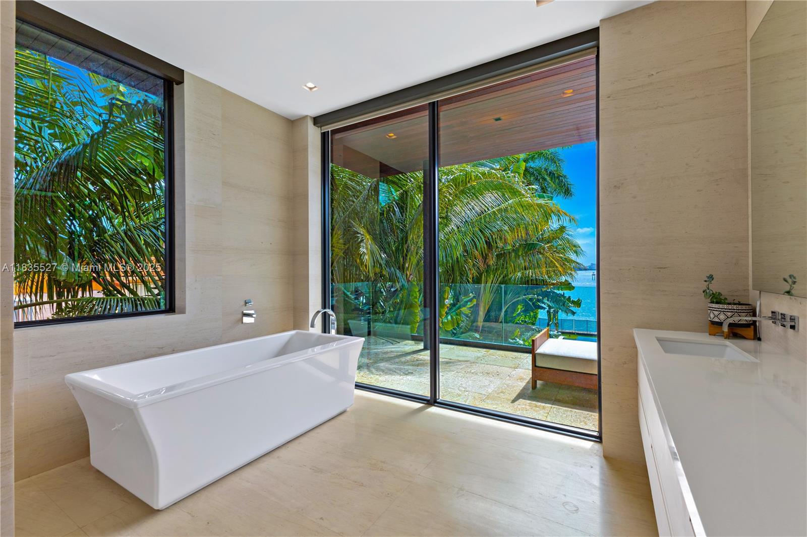 SAN MARINO ISLAND - Residential