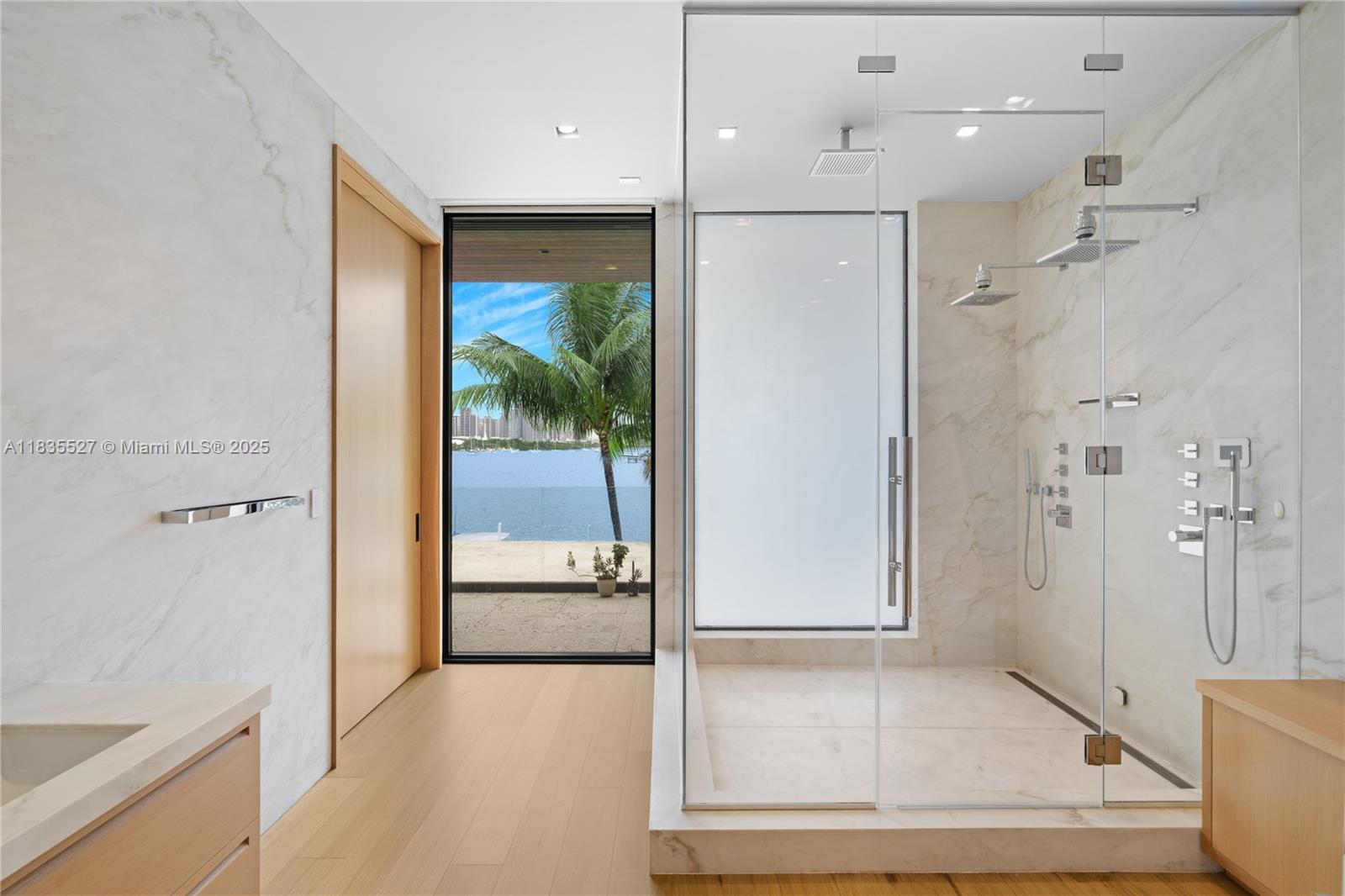 SAN MARINO ISLAND - Residential