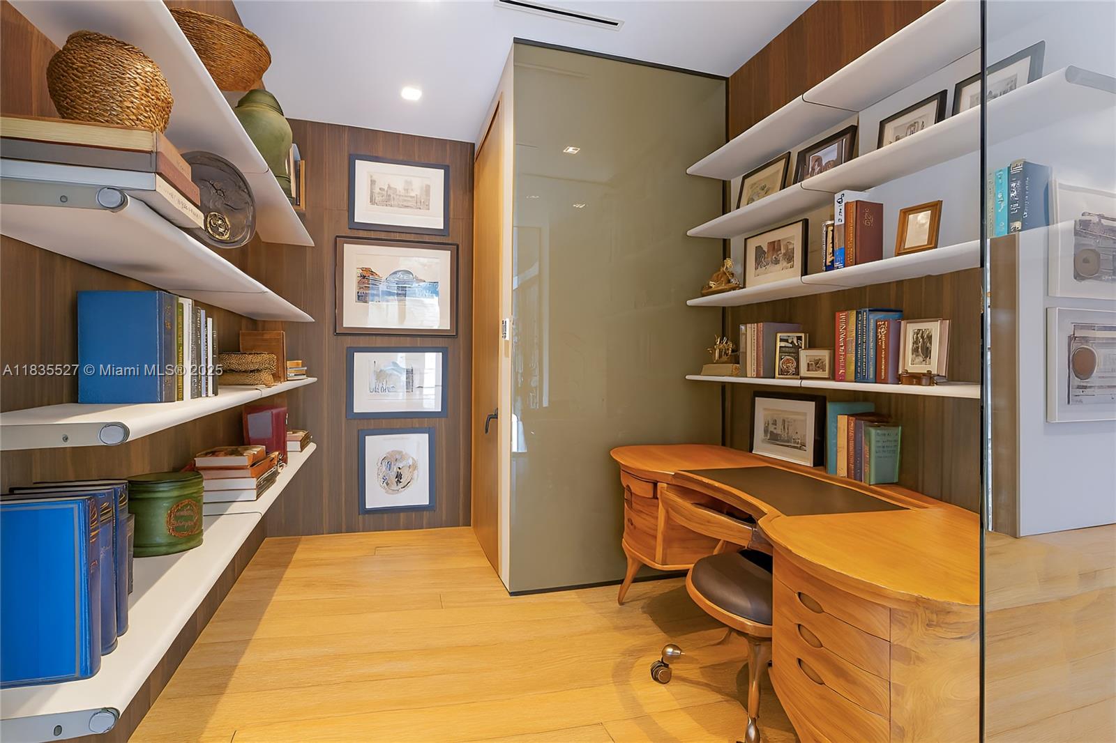 SAN MARINO ISLAND - Residential