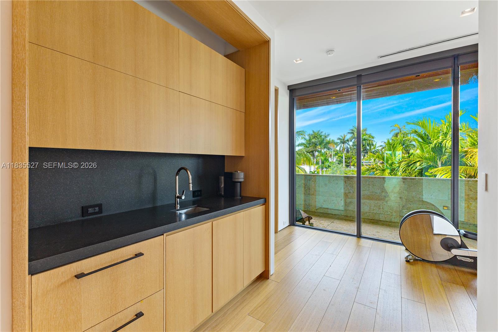 SAN MARINO ISLAND - Residential