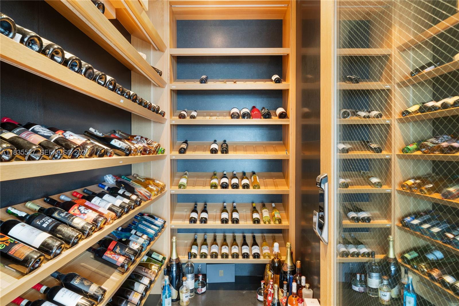 SAN MARINO ISLAND - Residential