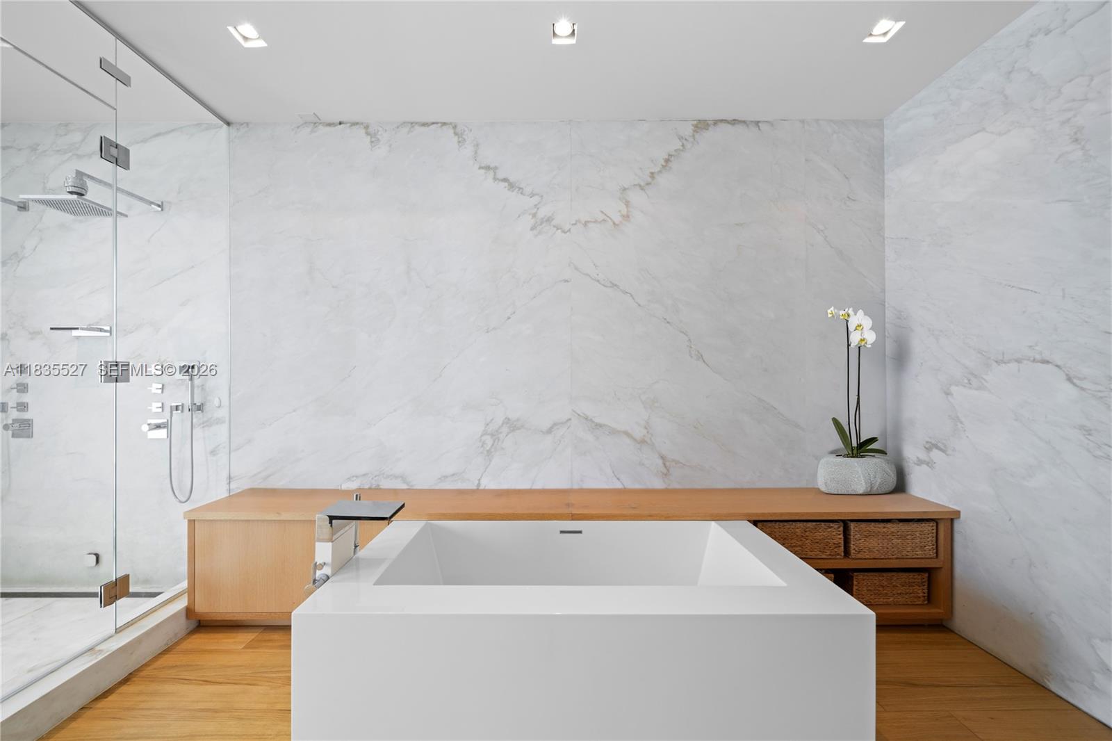 SAN MARINO ISLAND - Residential