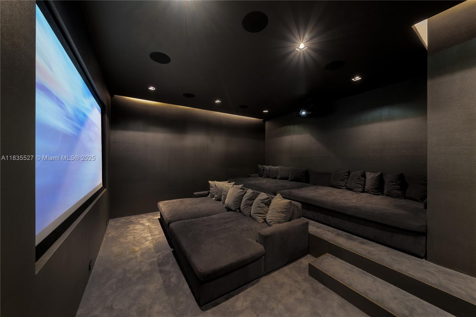 SAN MARINO ISLAND - Residential