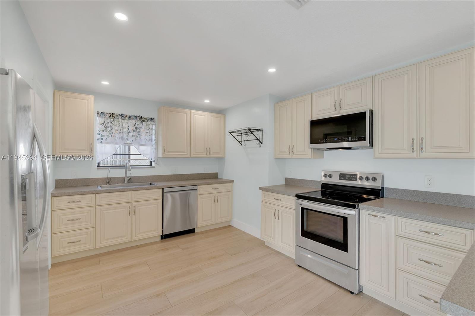 TWIN LAKES HOMES SEC 4 - Residential