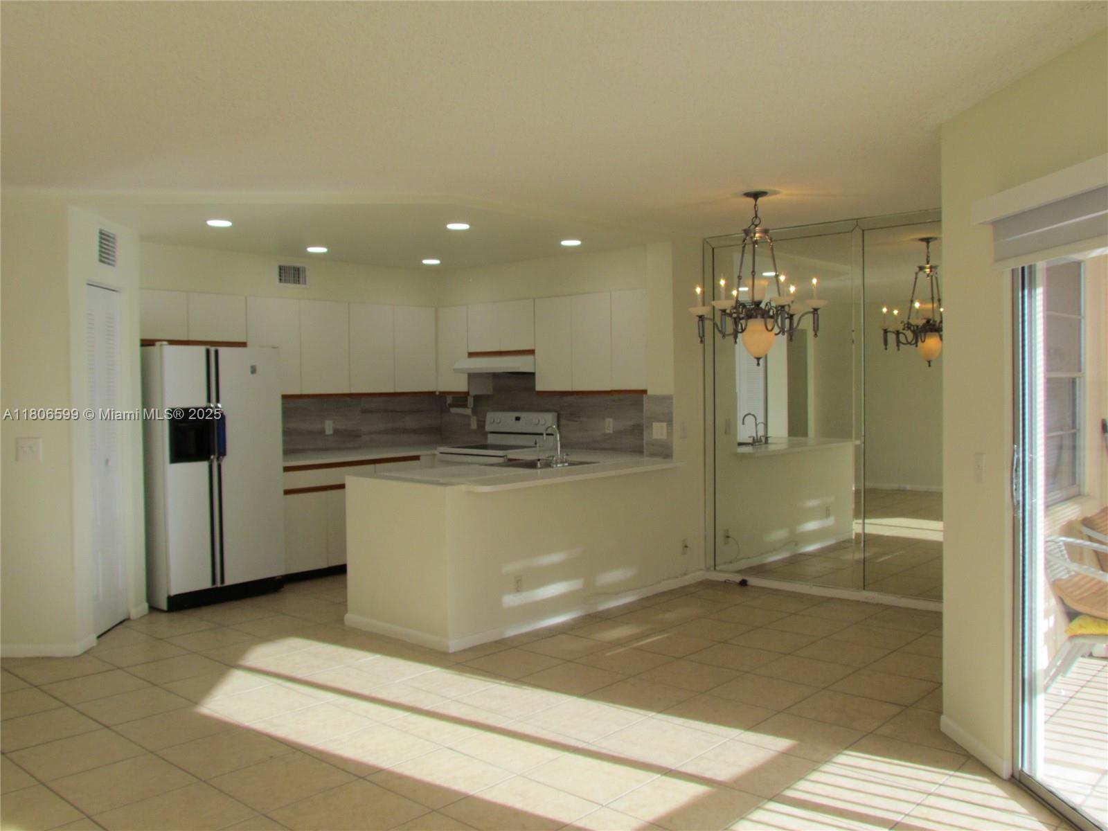 500 Sw 130th Ter A202, Pembroke Pines, Miami-Dade County, Florida - 1 Bedrooms  
1 Bathrooms - 