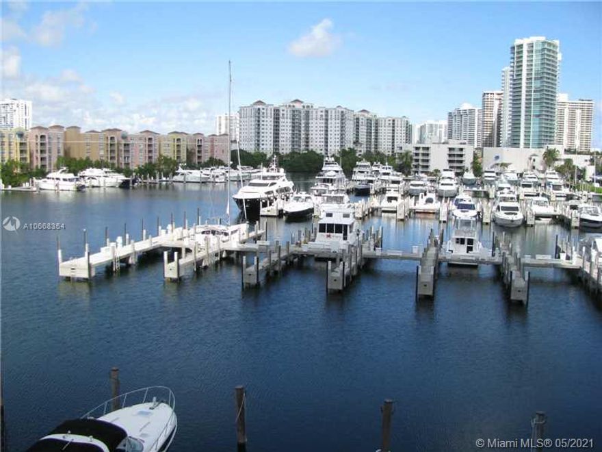 Wonderful view over marina and ocean. Completely remodeled unit with marble and granite countertops. 24-hr Concierge. Available Seasonal or Anually. This unit is furnished only. Easy to show.
Price varies according to season and length of stay.
