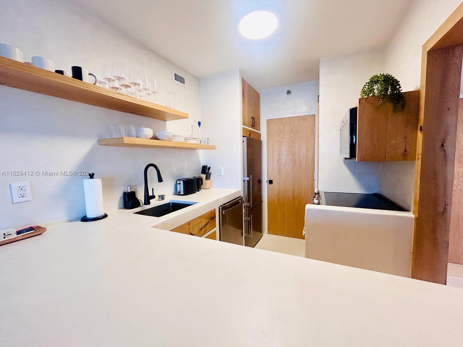 THE DECOPLAGE CONDO - Residential Lease