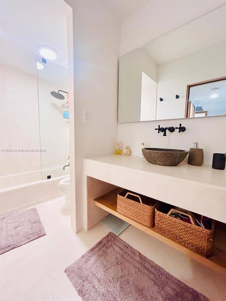 THE DECOPLAGE CONDO - Residential Lease