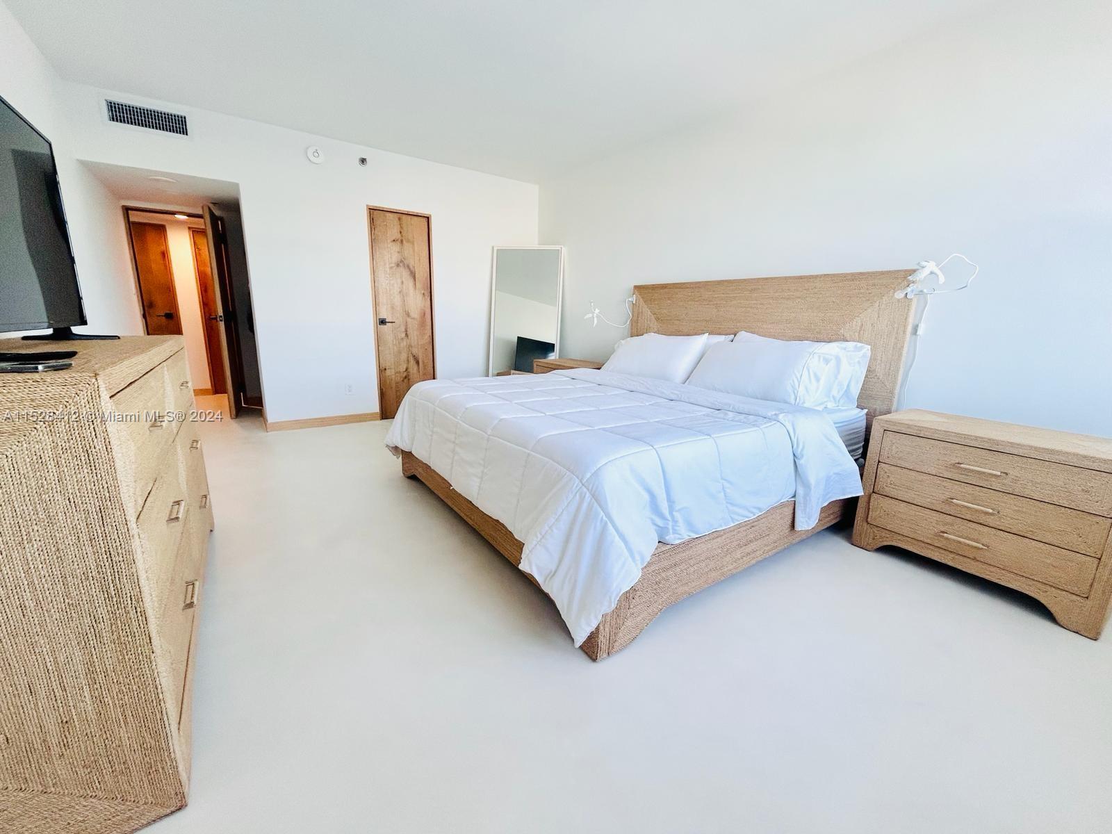 THE DECOPLAGE CONDO - Residential Lease