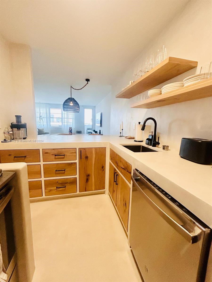 100 Lincoln Rd 1543