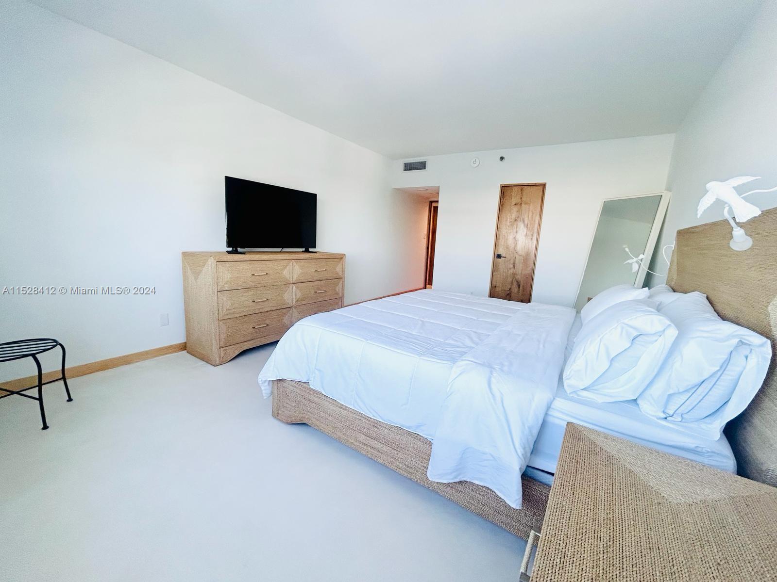 THE DECOPLAGE CONDO - Residential Lease