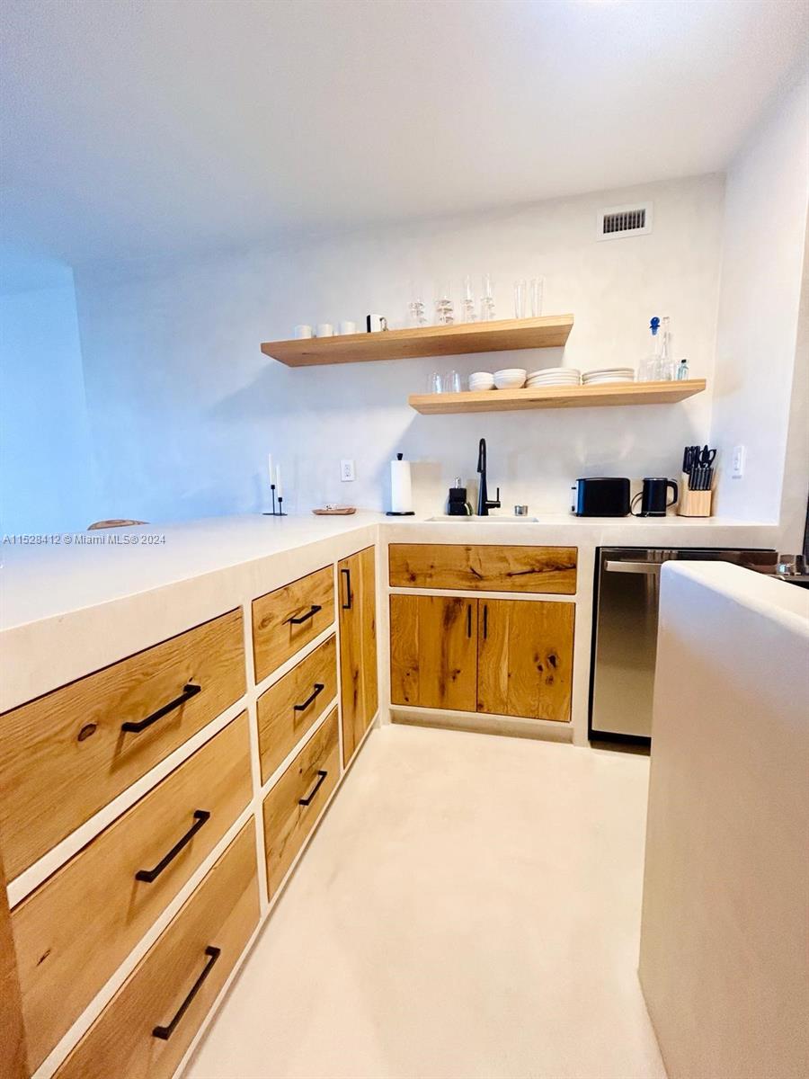 100 Lincoln Rd 1543