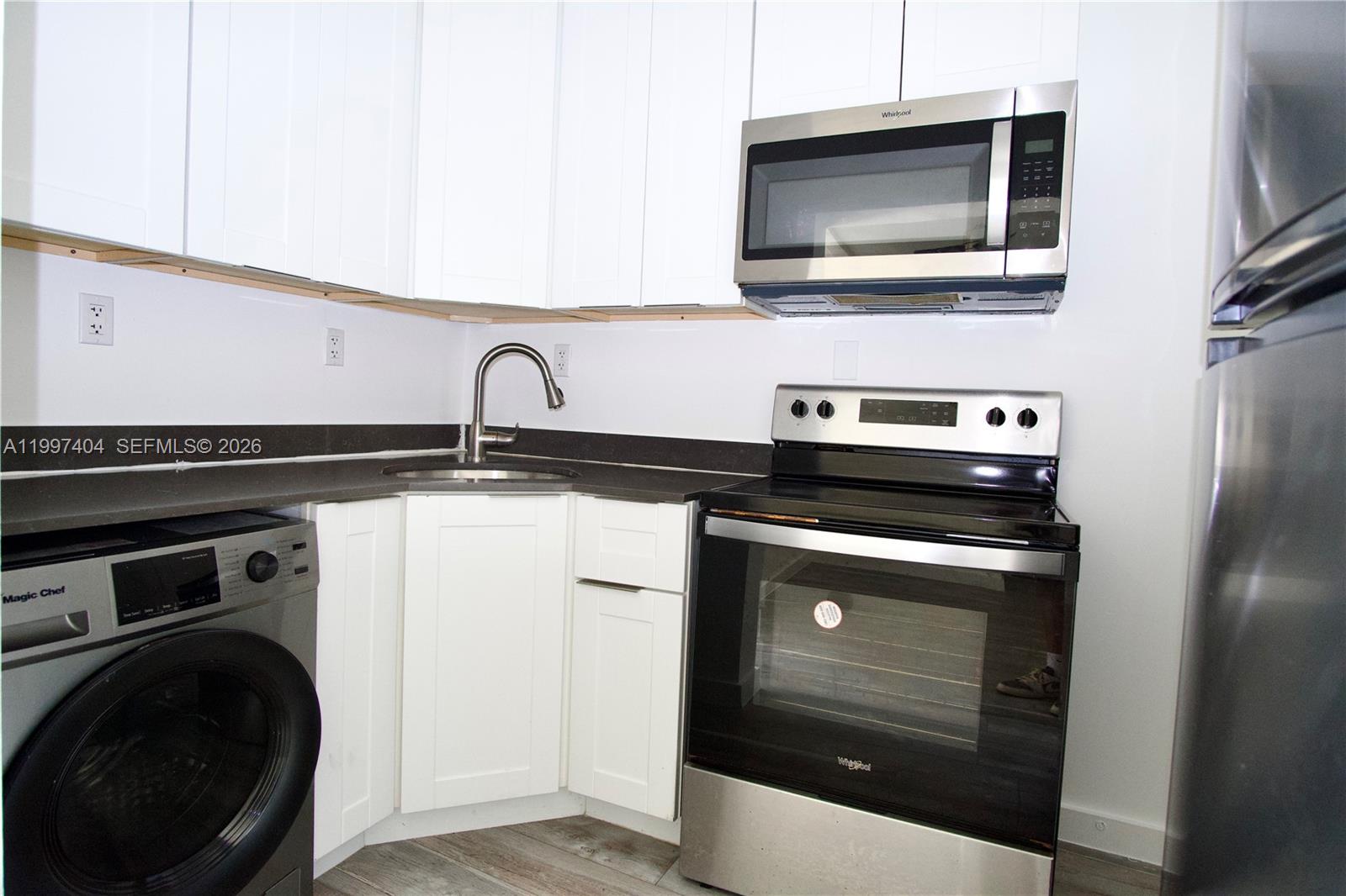 LAWRENCE ESTATE LAND CO - Residential Lease