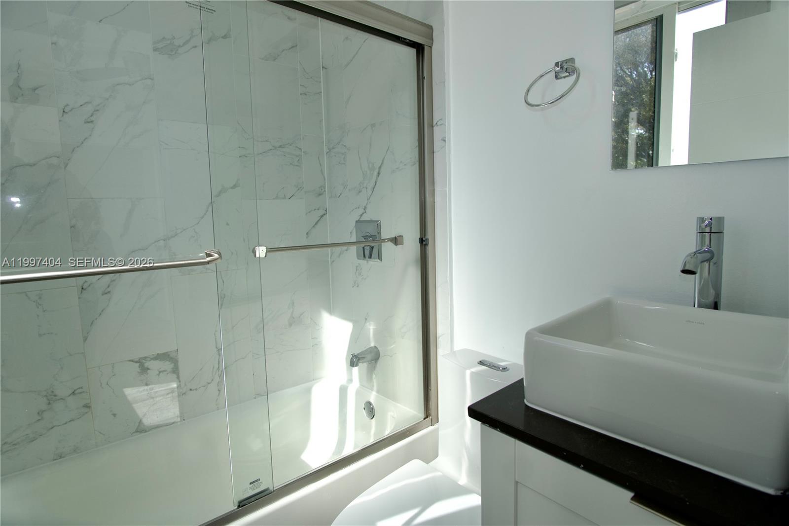 LAWRENCE ESTATE LAND CO - Residential Lease