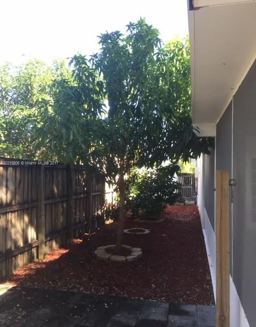 Hollywood Hills 6-22 B - Residential