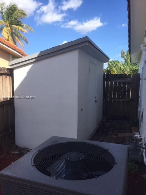 Hollywood Hills 6-22 B - Residential