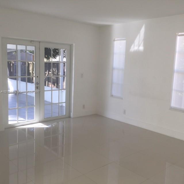 Hollywood Hills 6-22 B - Residential