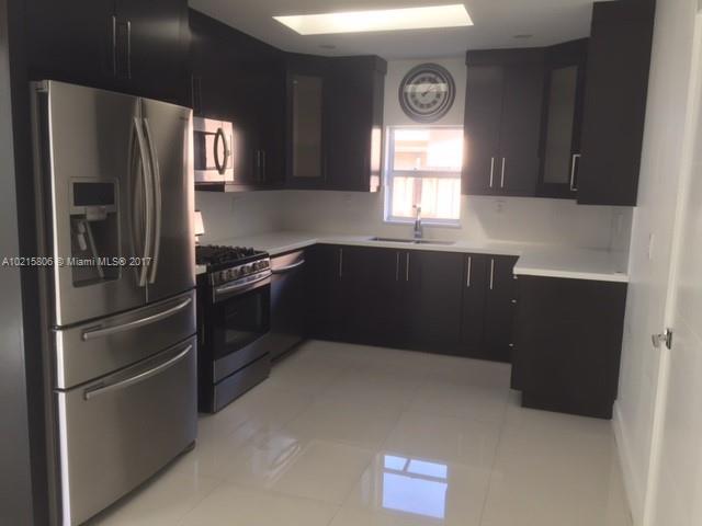 Hollywood Hills 6-22 B - Residential