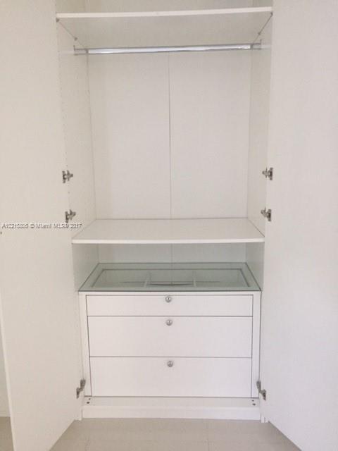 Hollywood Hills 6-22 B - Residential