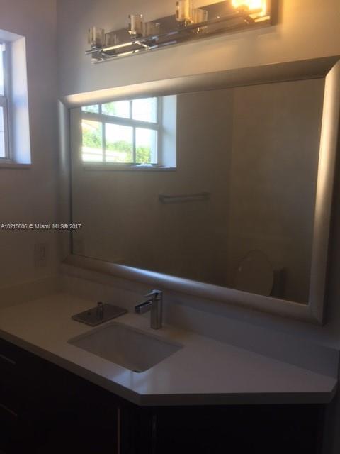 Hollywood Hills 6-22 B - Residential