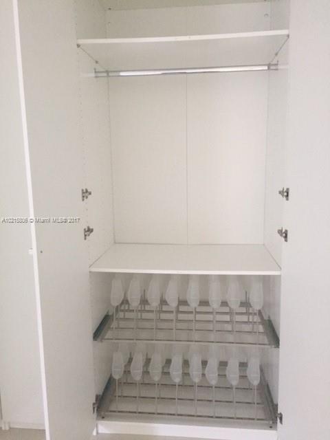 Hollywood Hills 6-22 B - Residential