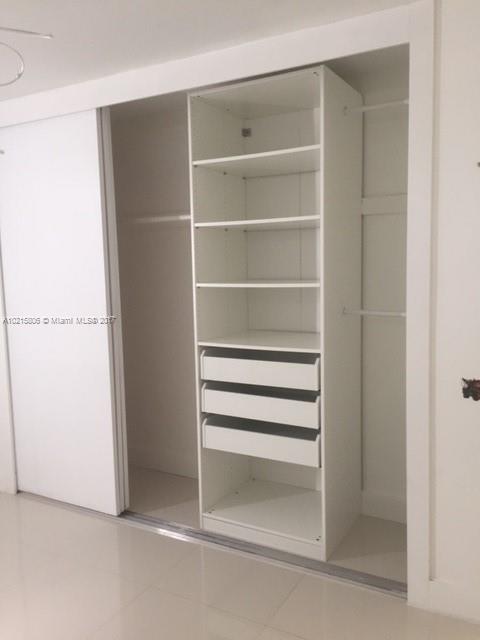 Hollywood Hills 6-22 B - Residential