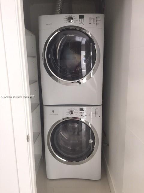 Hollywood Hills 6-22 B - Residential