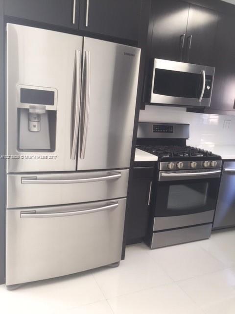 Hollywood Hills 6-22 B - Residential