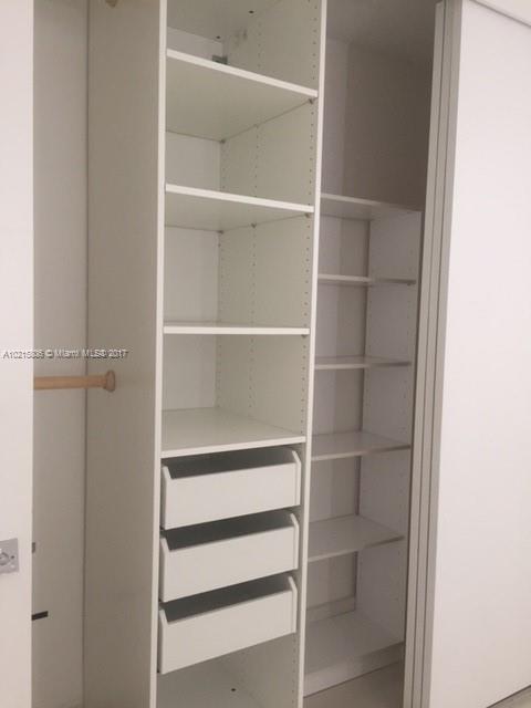 Hollywood Hills 6-22 B - Residential