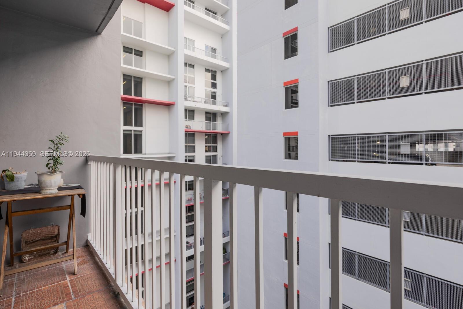 CASA GRANDE I TOWERS COND - Residential