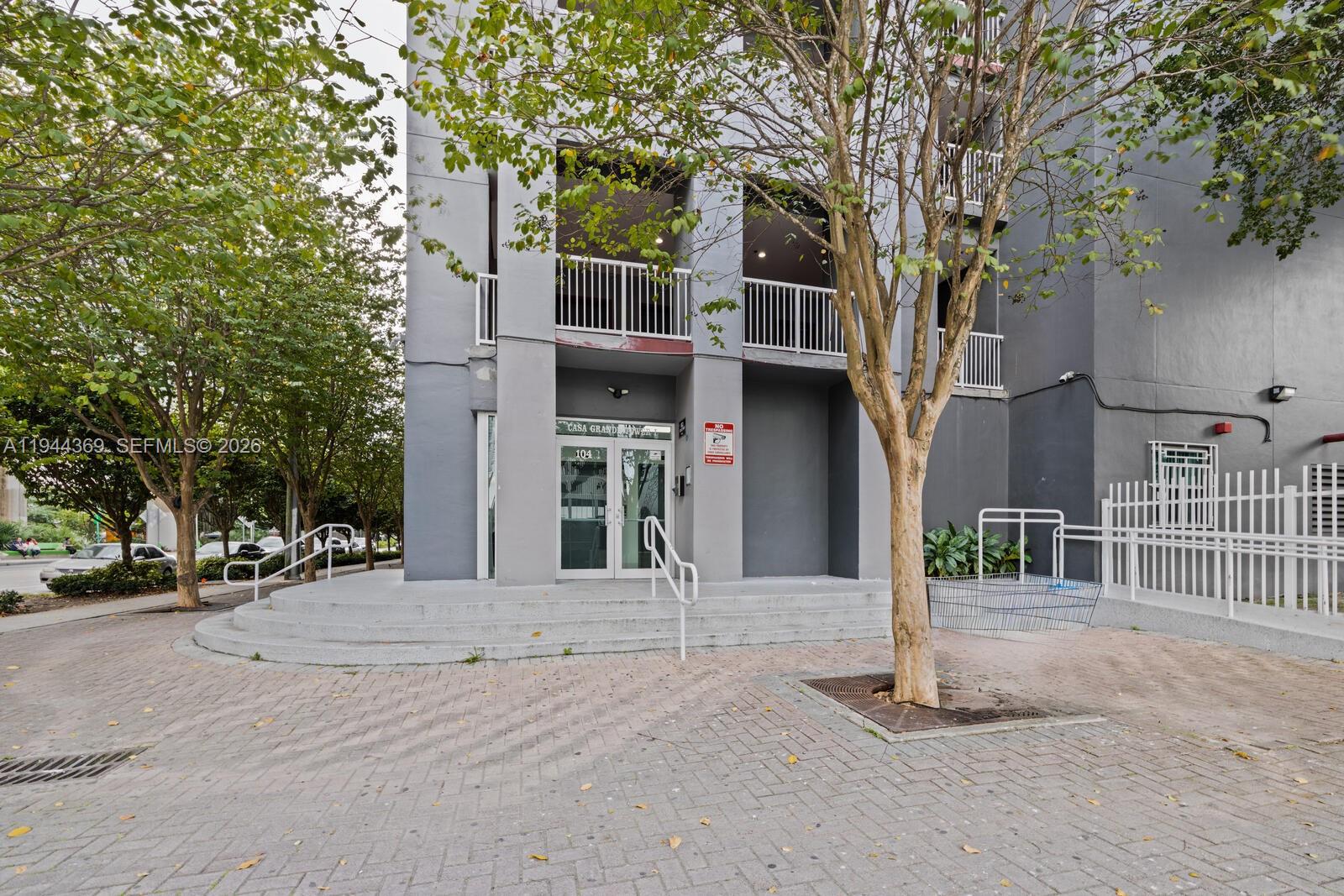 CASA GRANDE I TOWERS COND - Residential