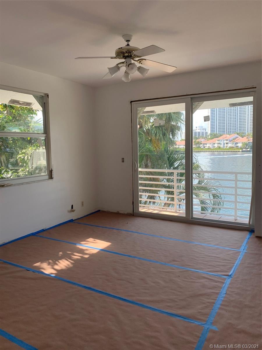 GOLDEN BEACH SEC E - Residential