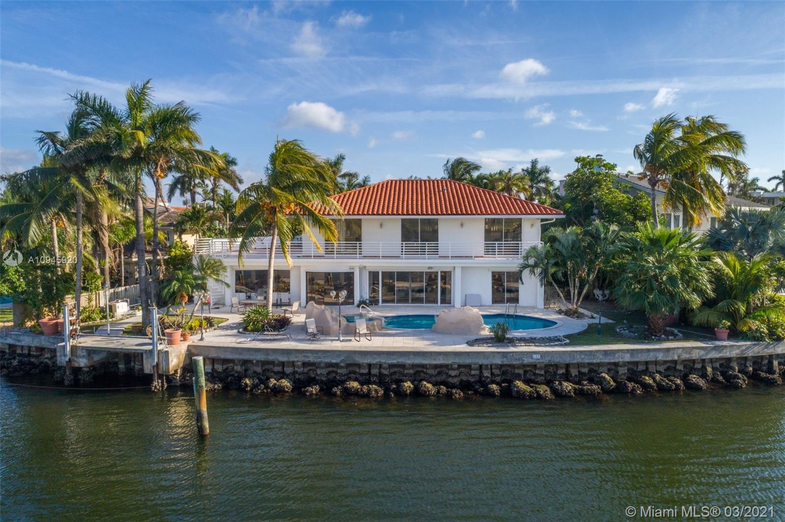 GOLDEN BEACH SEC E - Residential