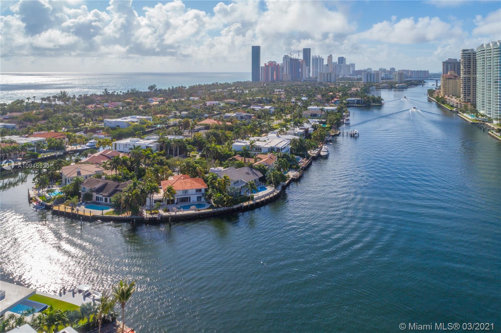 GOLDEN BEACH SEC E - Residential