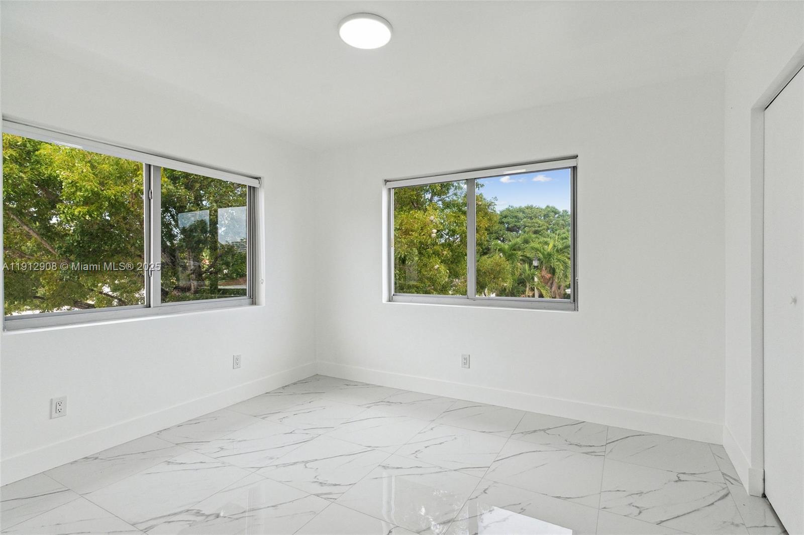 BISCAYNE BCH SUB - Residential Lease