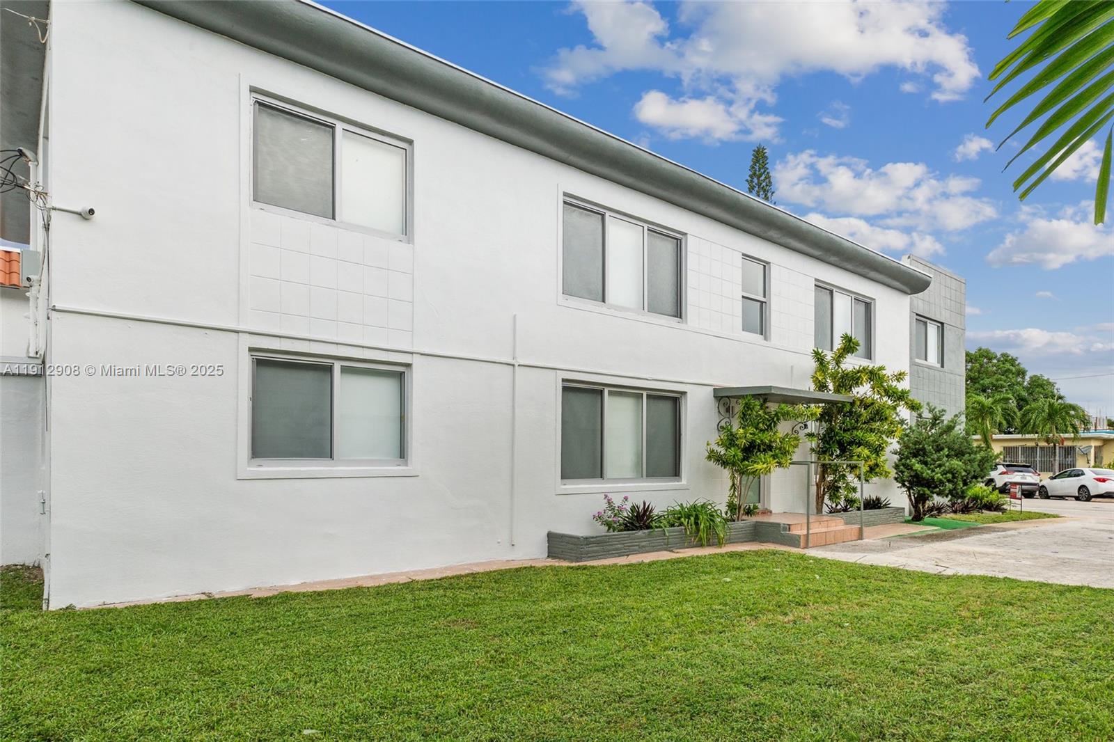 BISCAYNE BCH SUB - Residential Lease