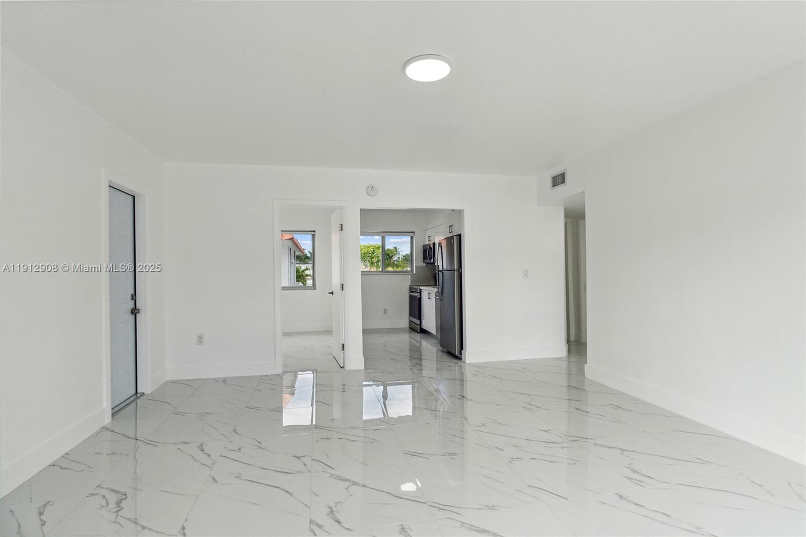BISCAYNE BCH SUB - Residential Lease