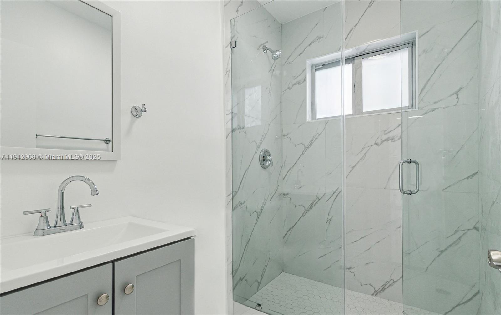 BISCAYNE BCH SUB - Residential Lease