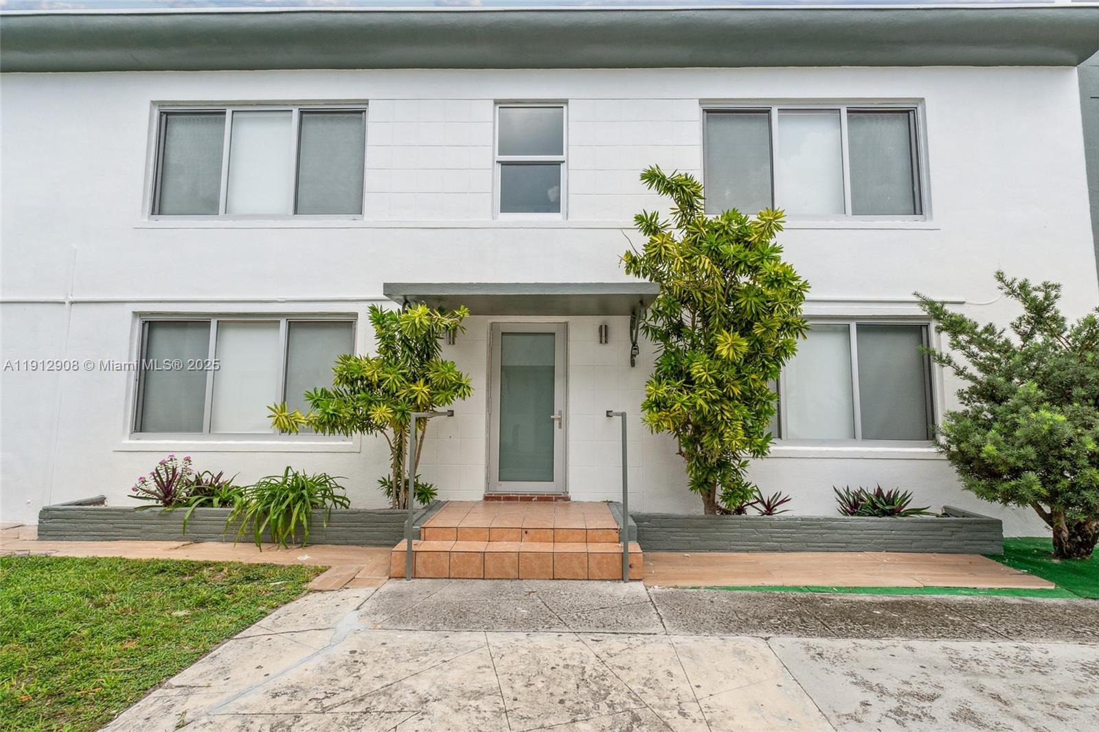 BISCAYNE BCH SUB - Residential Lease