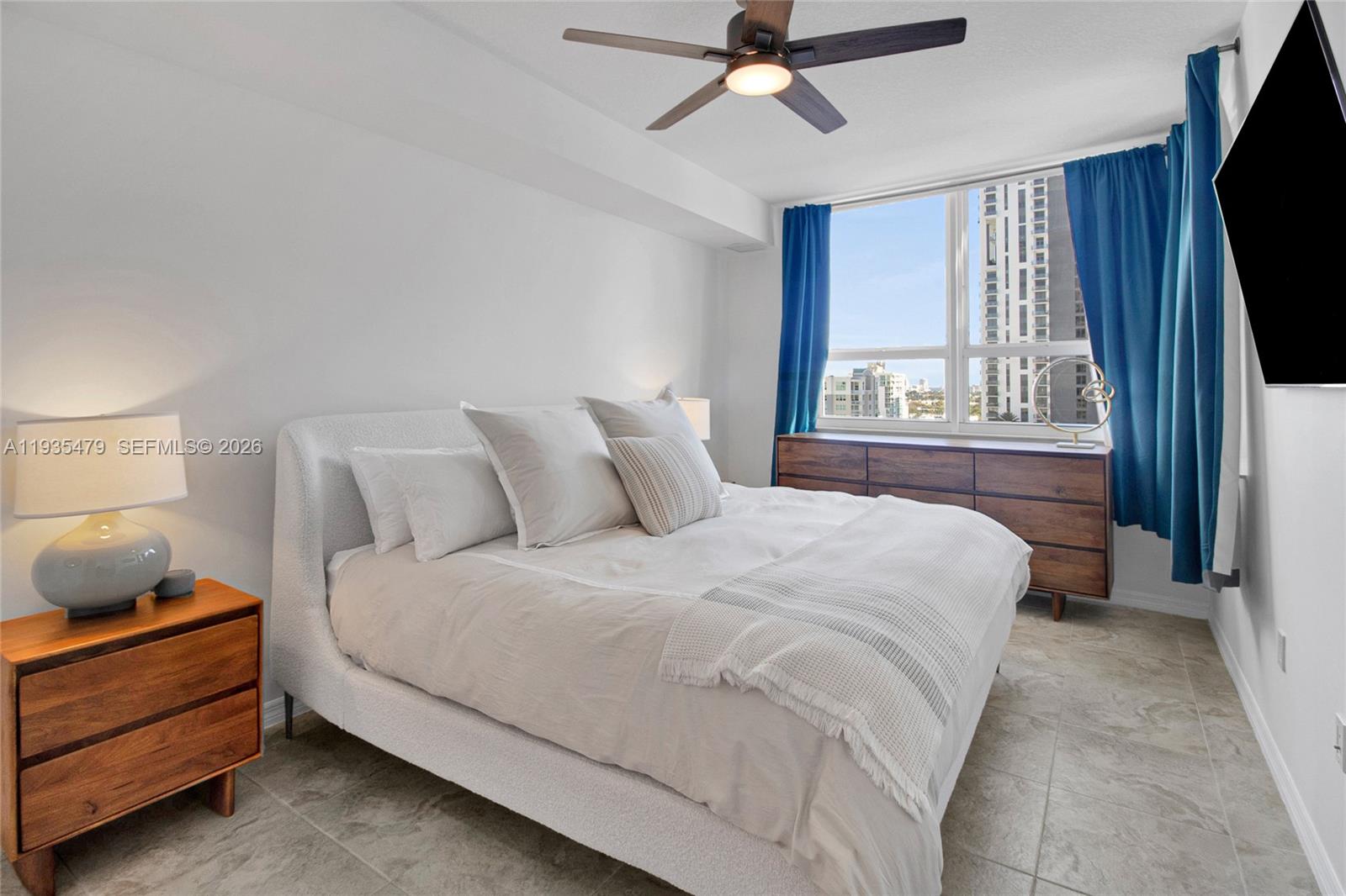 350 LAS OLAS PLACE CONDO - Residential