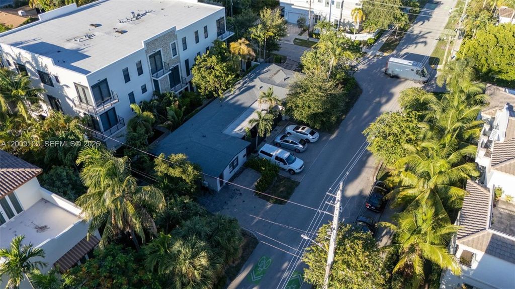 Photo of 1615 NE 9th St, Fort Lauderdale, FL 33304 (MLS # A12009105)