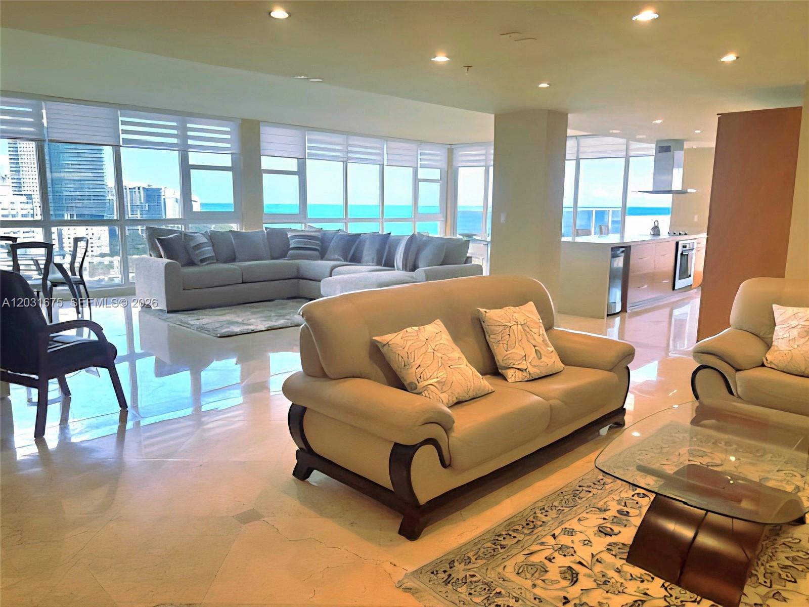 100 Lincoln Rd PH4