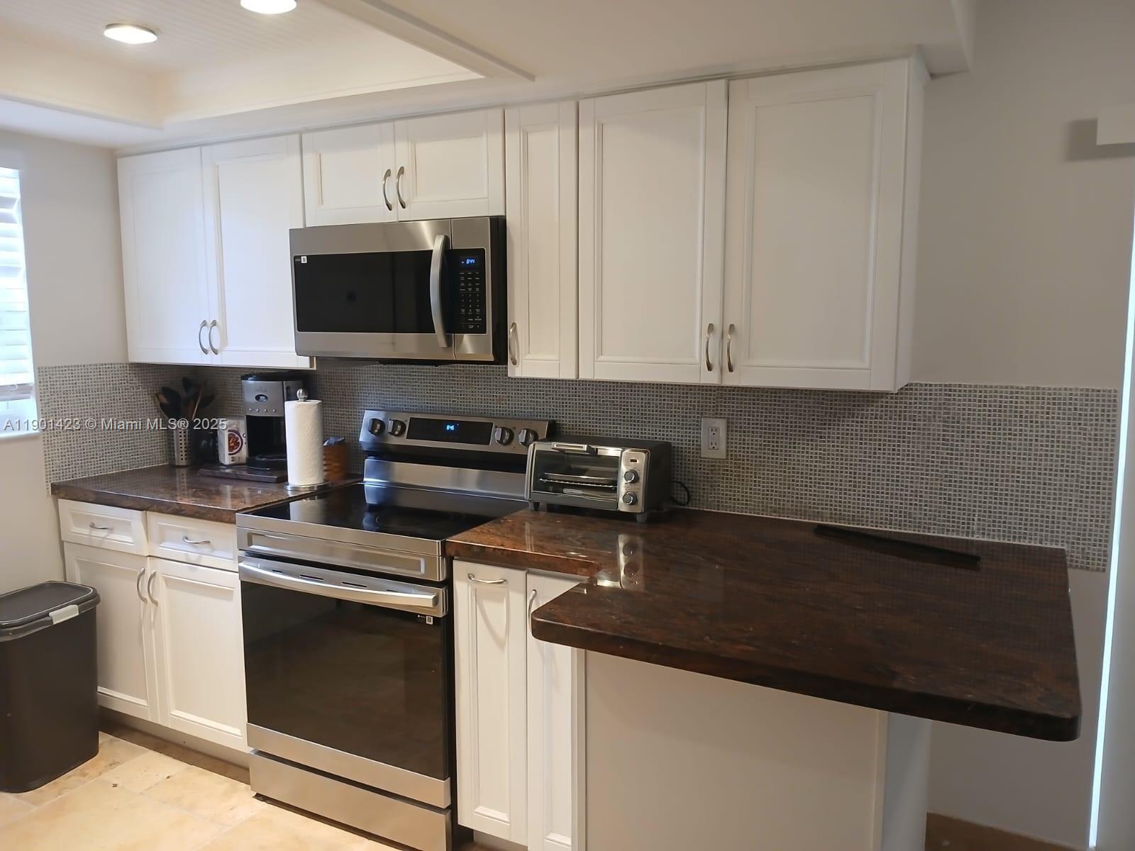 VERSAILLES VILLAS - Residential Lease