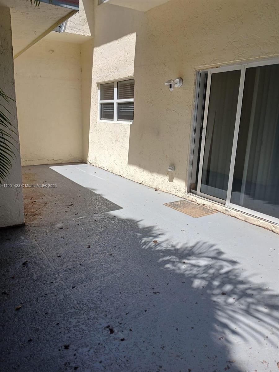 VERSAILLES VILLAS - Residential Lease