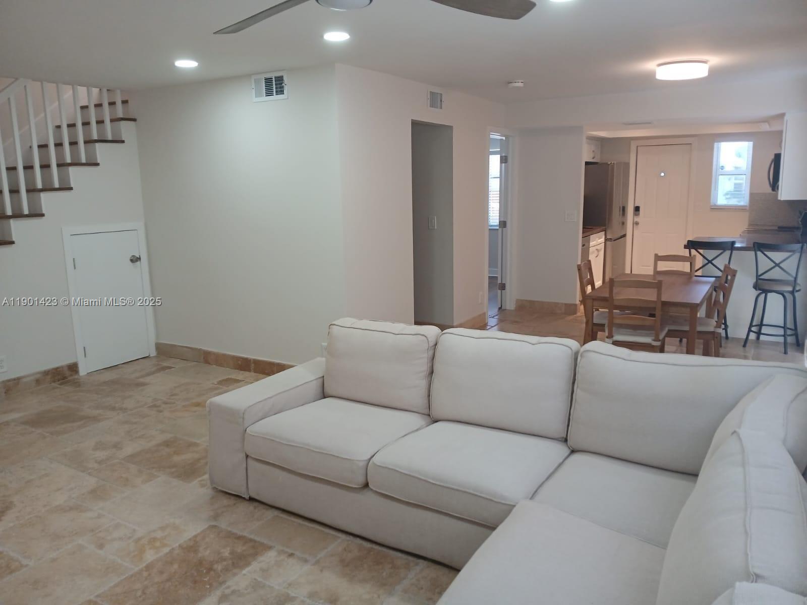 VERSAILLES VILLAS - Residential Lease