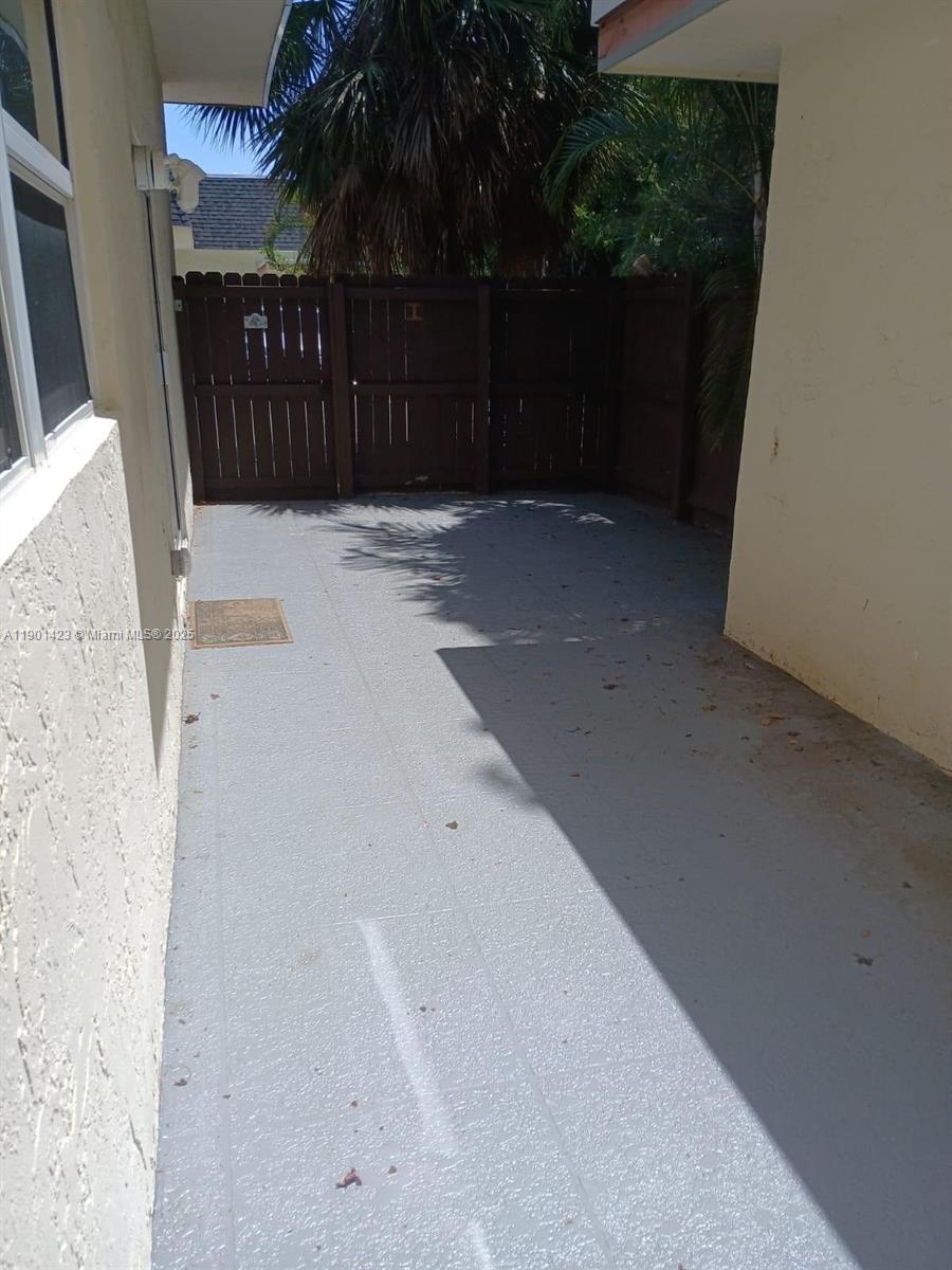 VERSAILLES VILLAS - Residential Lease